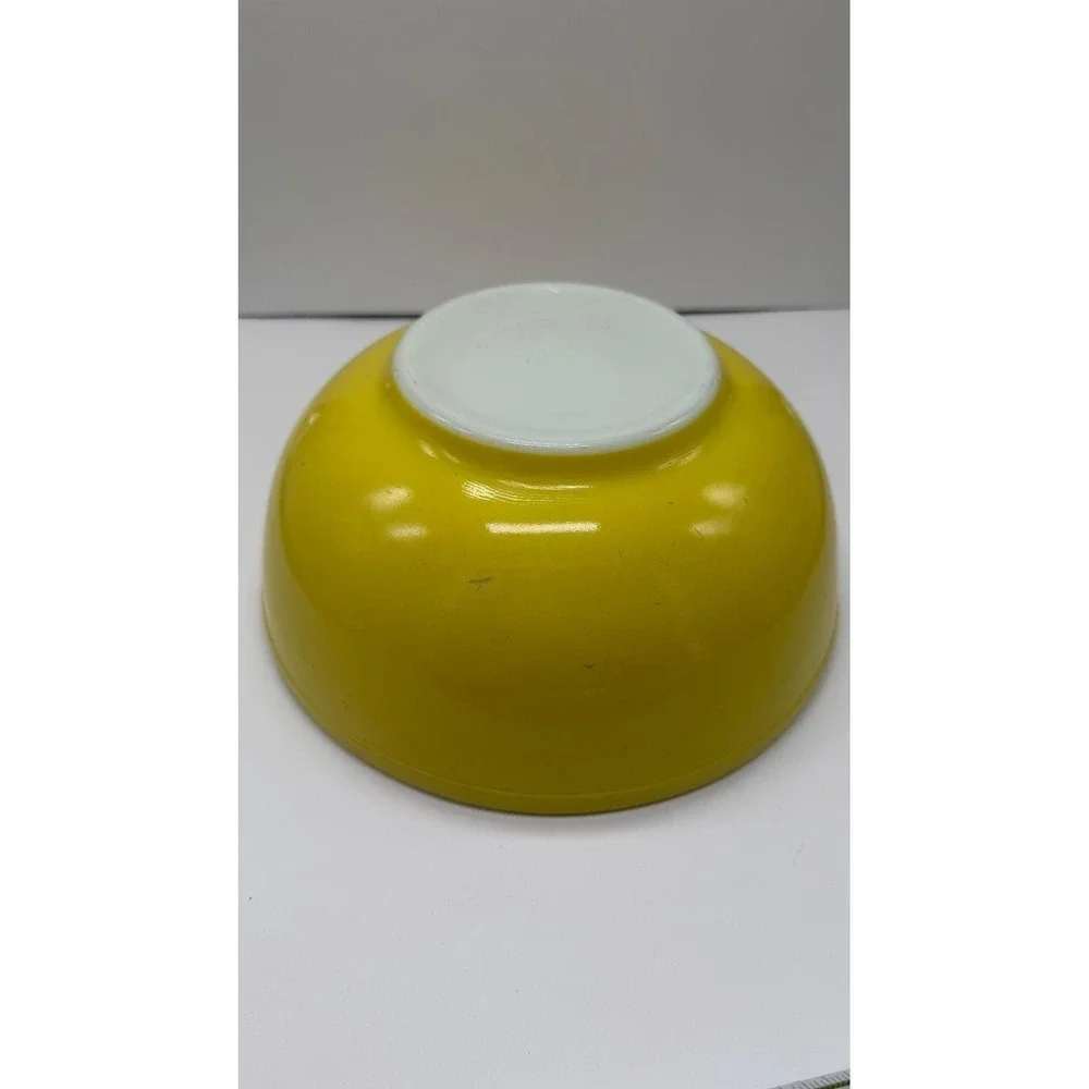Pyrex vintage mixing